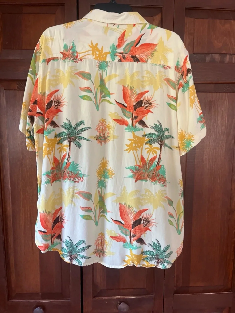 Men's Tropical Short-Sleeve Button-Down Shirt - Cream with Teal & Coral - Picture 3 of 6